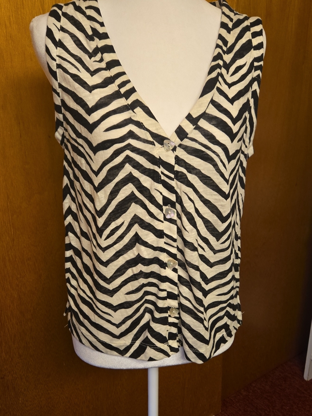 Tahari Black and Cream Zebra Print Sleeveless Button-Front Top